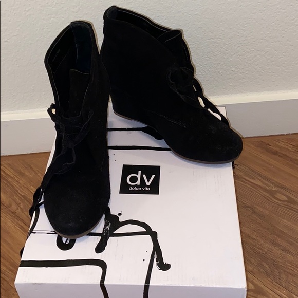 Dolce Vita Black Suede Wedge Bootie (Pellie) - Picture 1 of 4